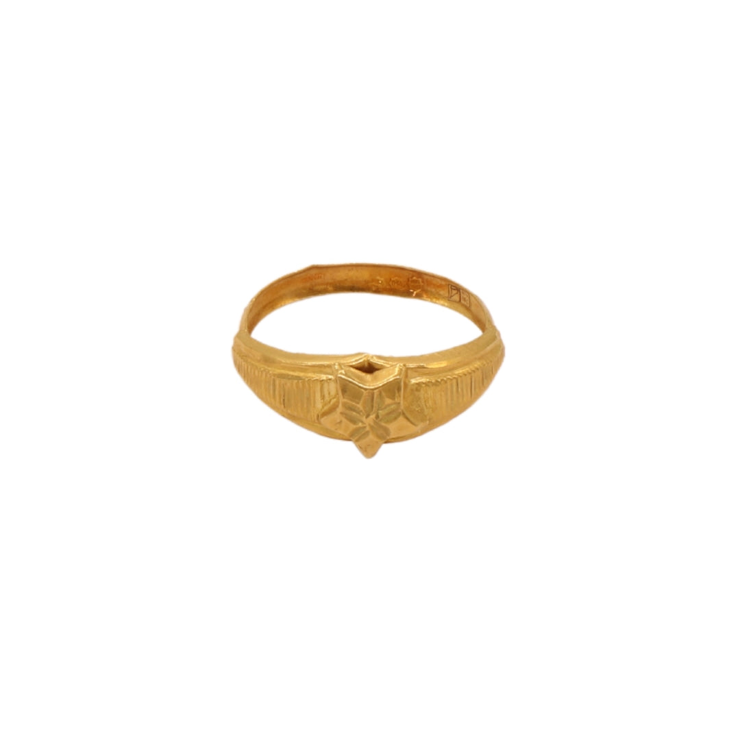 Gold 18KT Star Engraved Band Ring