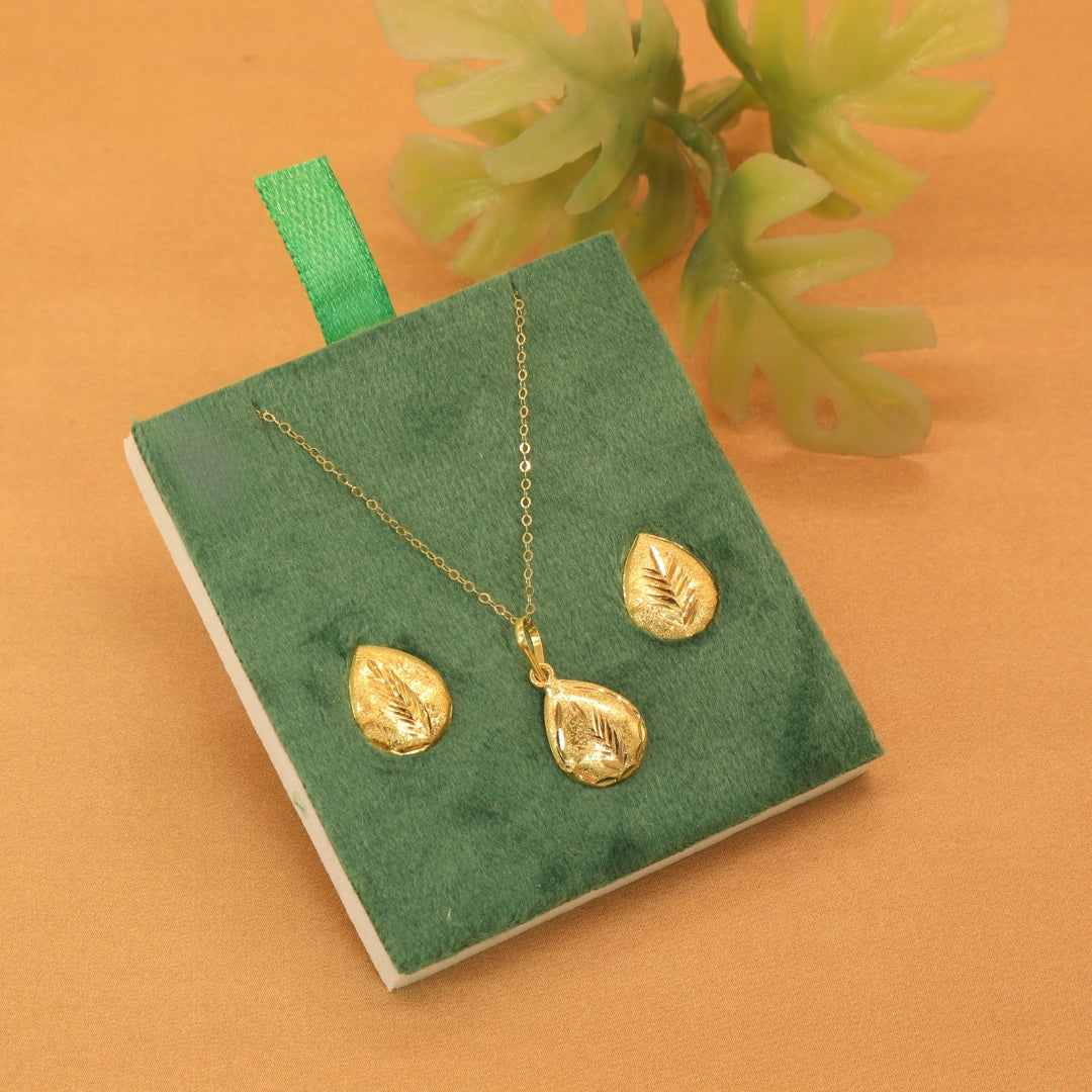 Gold 18KT 18 Inches Leaf Pendant Set