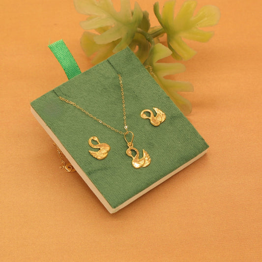 Gold 18KT 18 Inches Swan Pendant Set