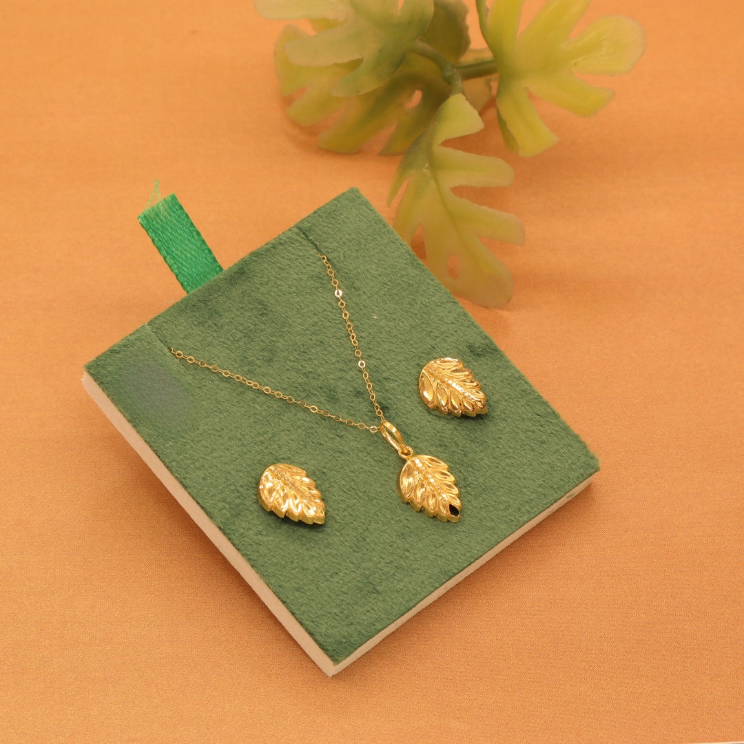 Gold 18KT 18 Inches Leaf Charm Pendant Set
