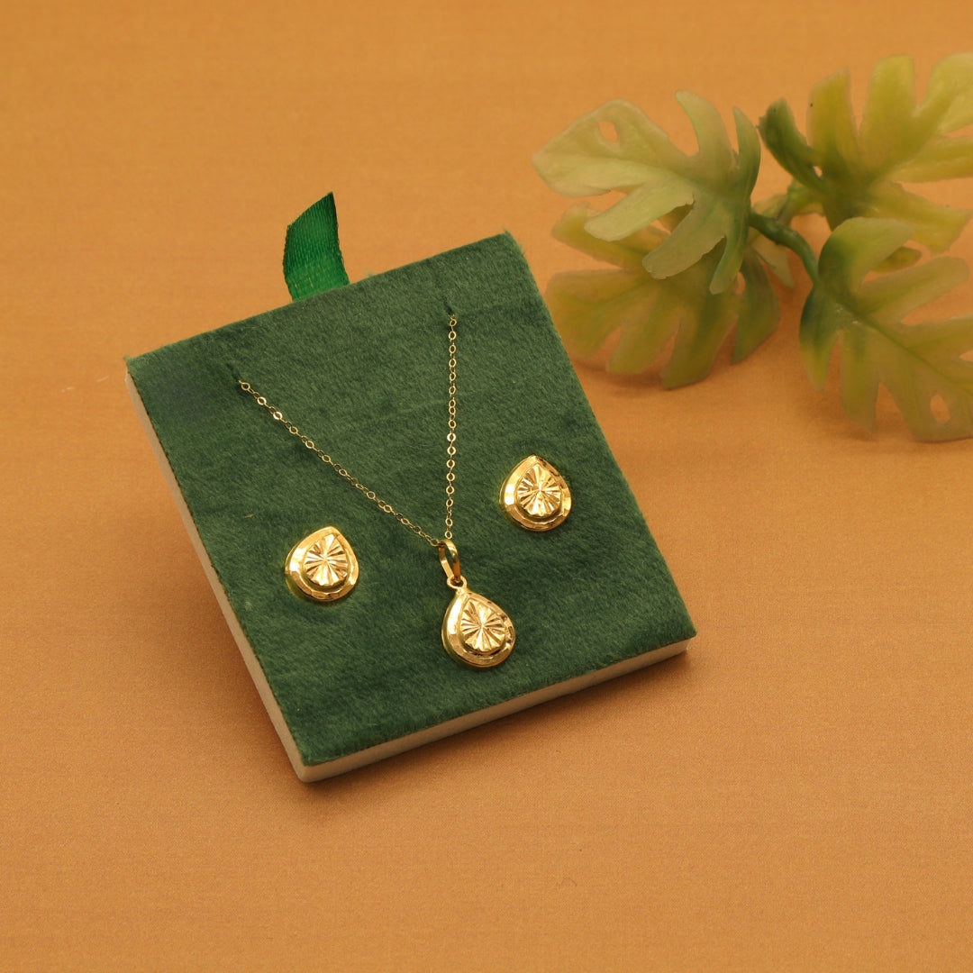 Gold 18KT 18 Inches Diamond-Cut Teardrop Pendant Set