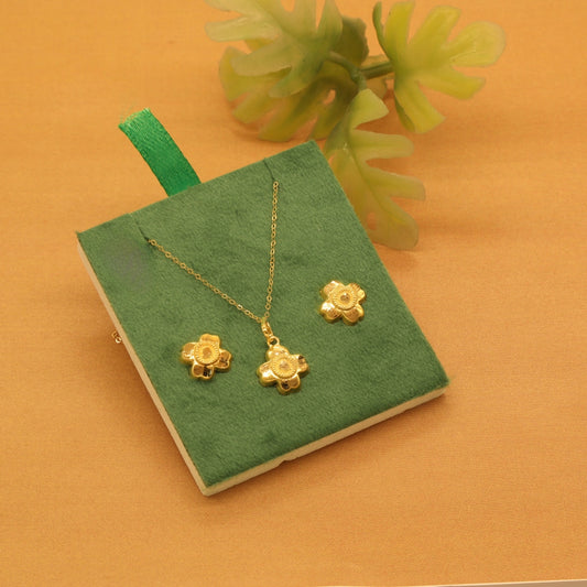 Gold 18KT 18 Inches Floral Square Pendant Set