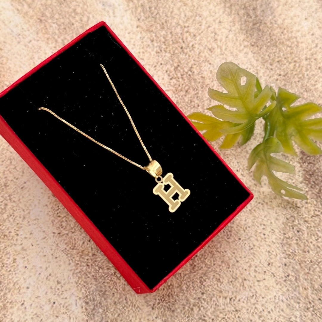 Gold 18KT 'E,G,H,I,N,O,P,Q,S,U,V,W,X,Y,Z' Initial Necklace